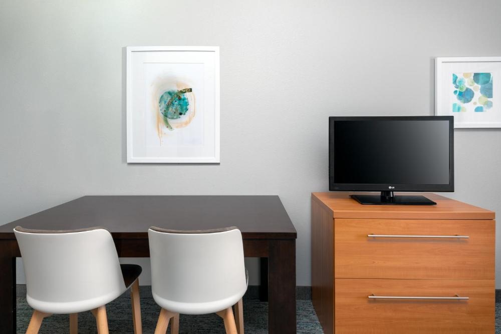 TownePlace Suites Buffalo Airport Image 17